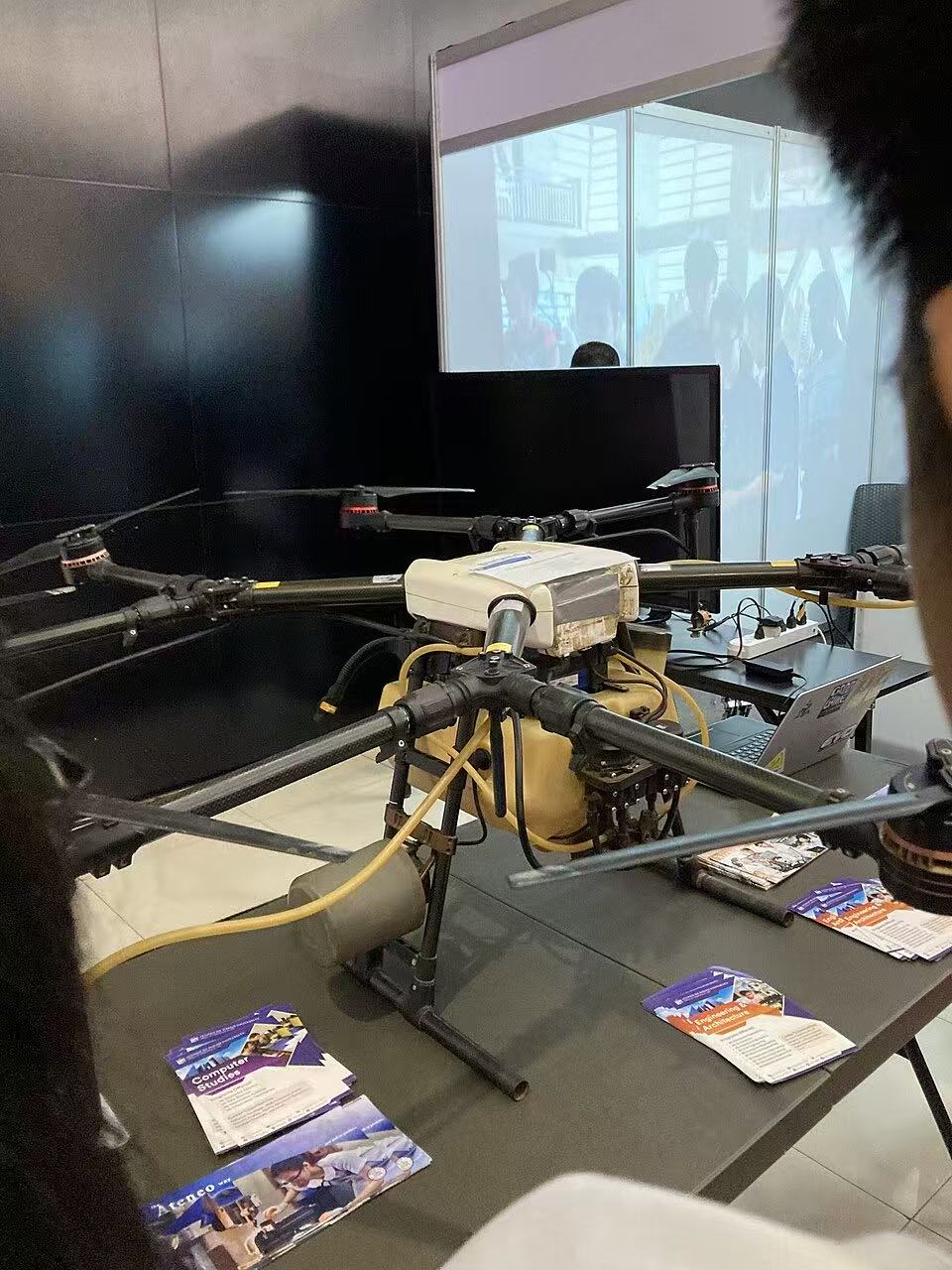 無人機跨過深圳河，規則也要一起「過關」：香港低空經濟首次試驗跨境監管