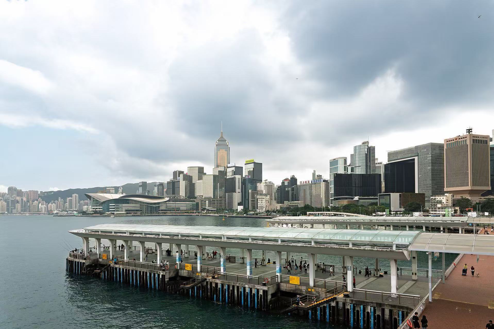 新皇崗口岸竟然冇旅遊巴上落客區？港人北上交通大執位　黃巴站變「擺渡」轉車點