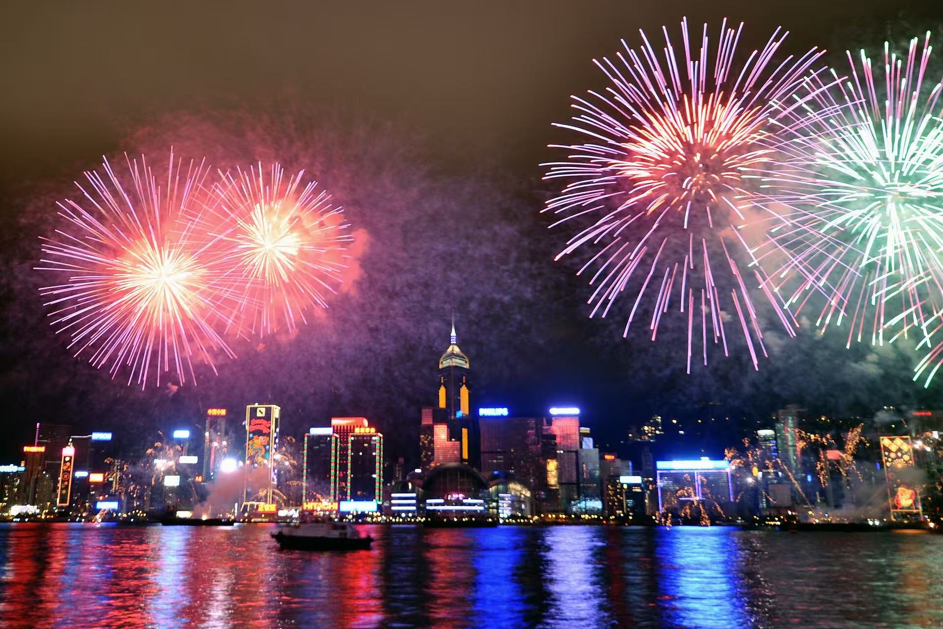 今晚維港31,888枚煙花升空！8幕連放23分鐘　全港文化設施同日免費開放